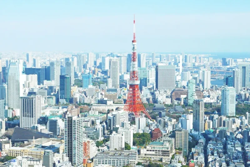 Pemandangan kota Tokyo yang modern.