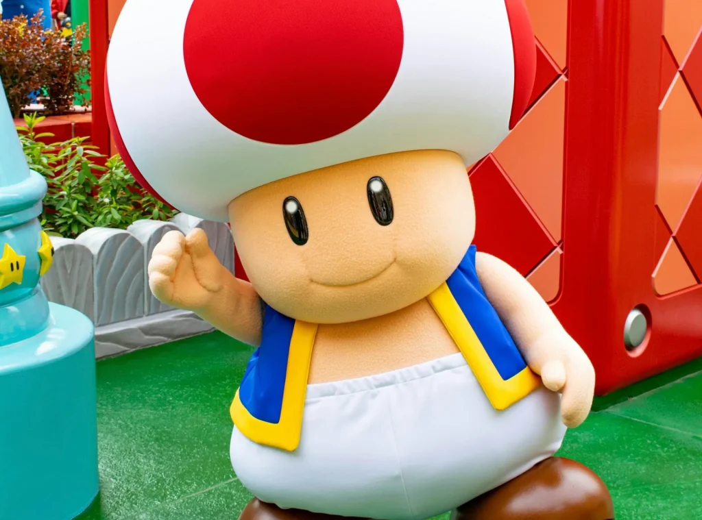 SUPER NINTENDO WORLD भित्रको रंगीन दृश्य, प्रतिष्ठित ब्लकहरू सहित।